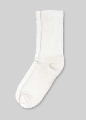 28c47f2e1df30dfec0cee3be025b036283cefaeb2917978c62ecc8100a3e06dd front, white crew socks on grey background