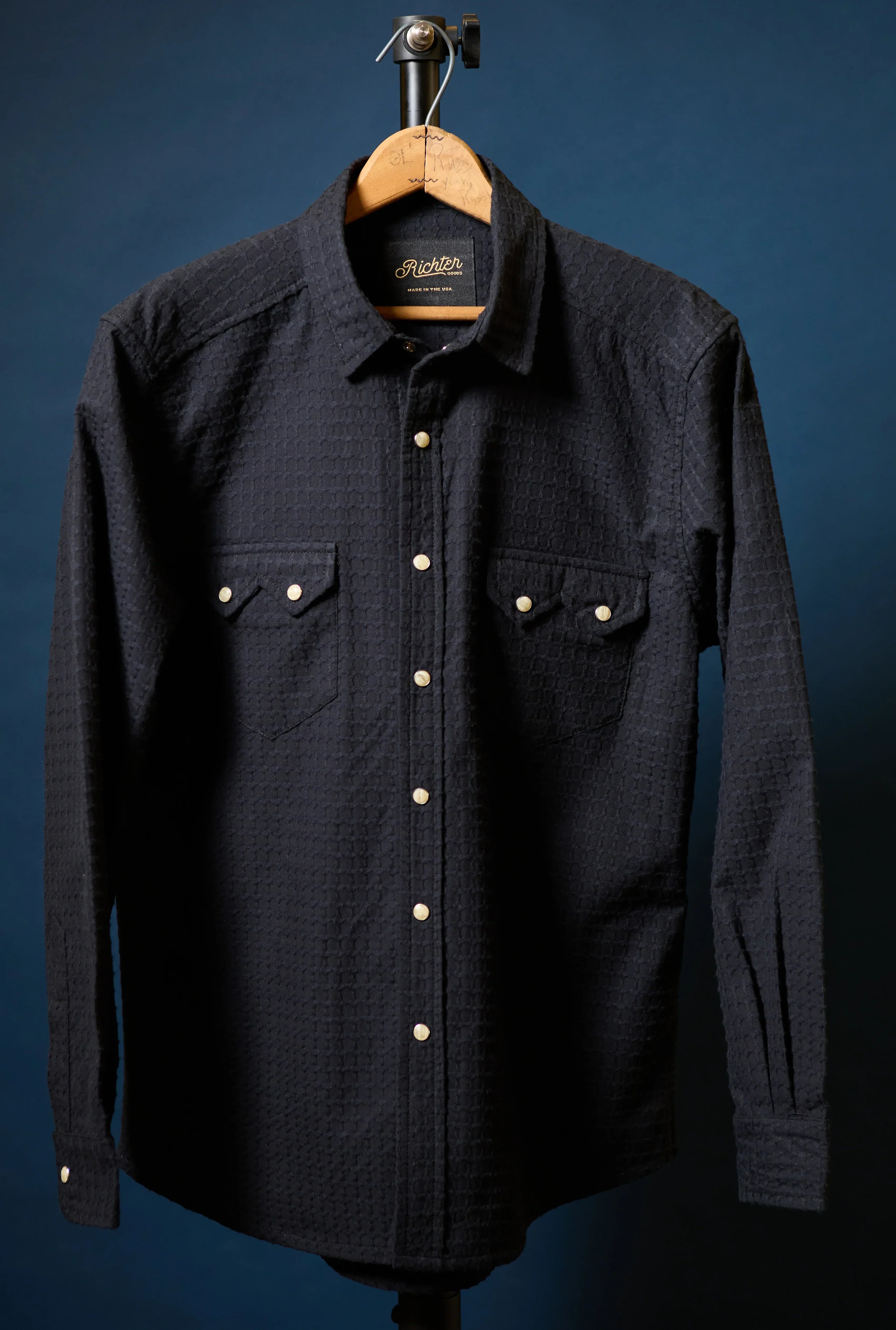 Richter177a front view long sleeve western shirt with pearl snap buttons, textured black fabric