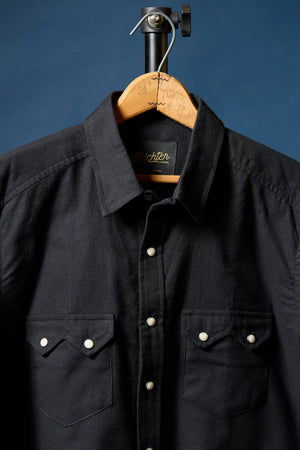 Richter186 front, black western pearl snap shirt with collar and chest pockets on hanger