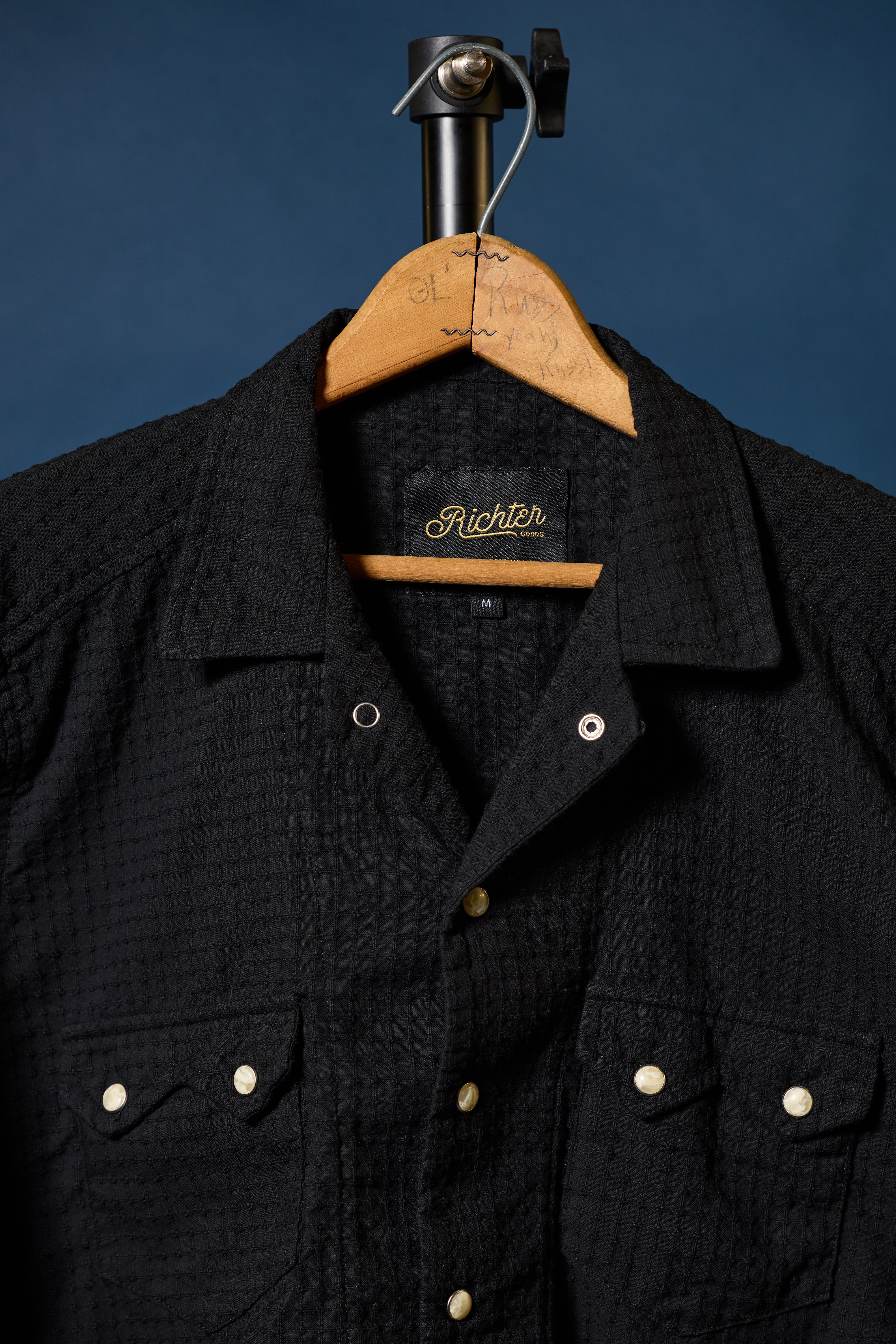 Dobby Woven Open Collar in Black
