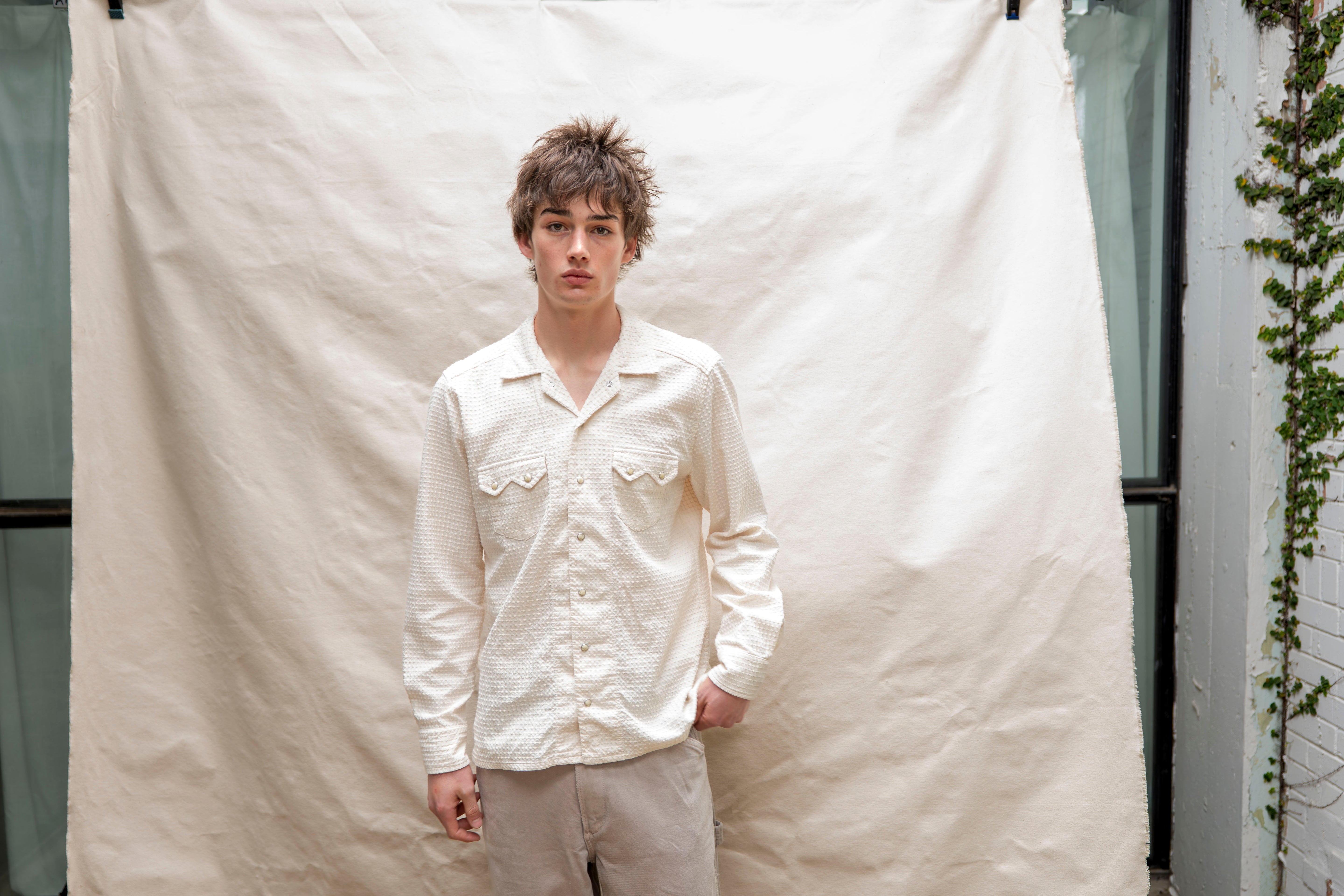 Dobby Woven Open Collar in Chalk