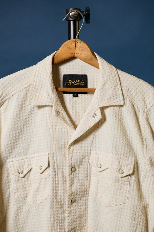 Dobby Woven Open Collar in Chalk