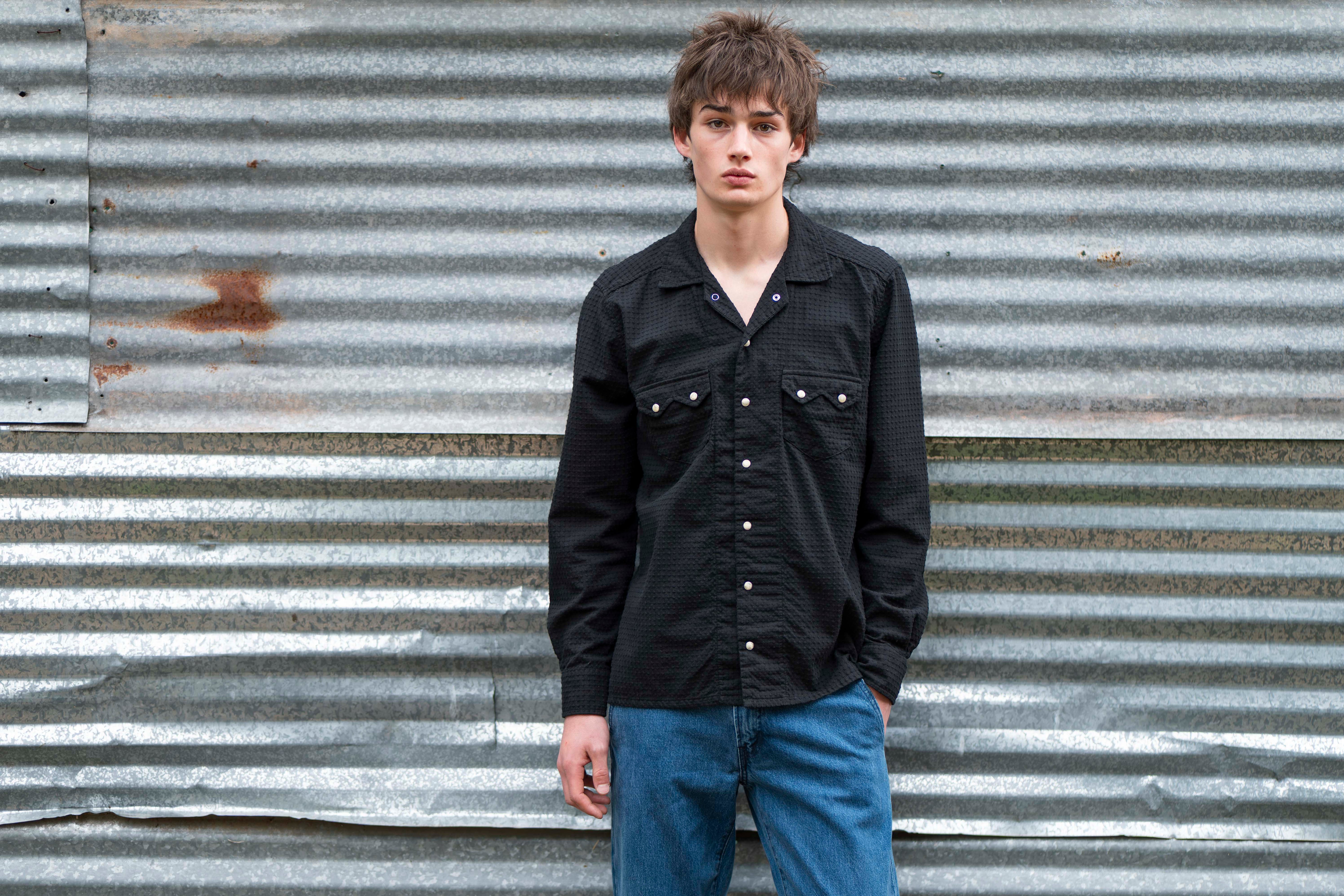 Dobby Woven Open Collar in Black