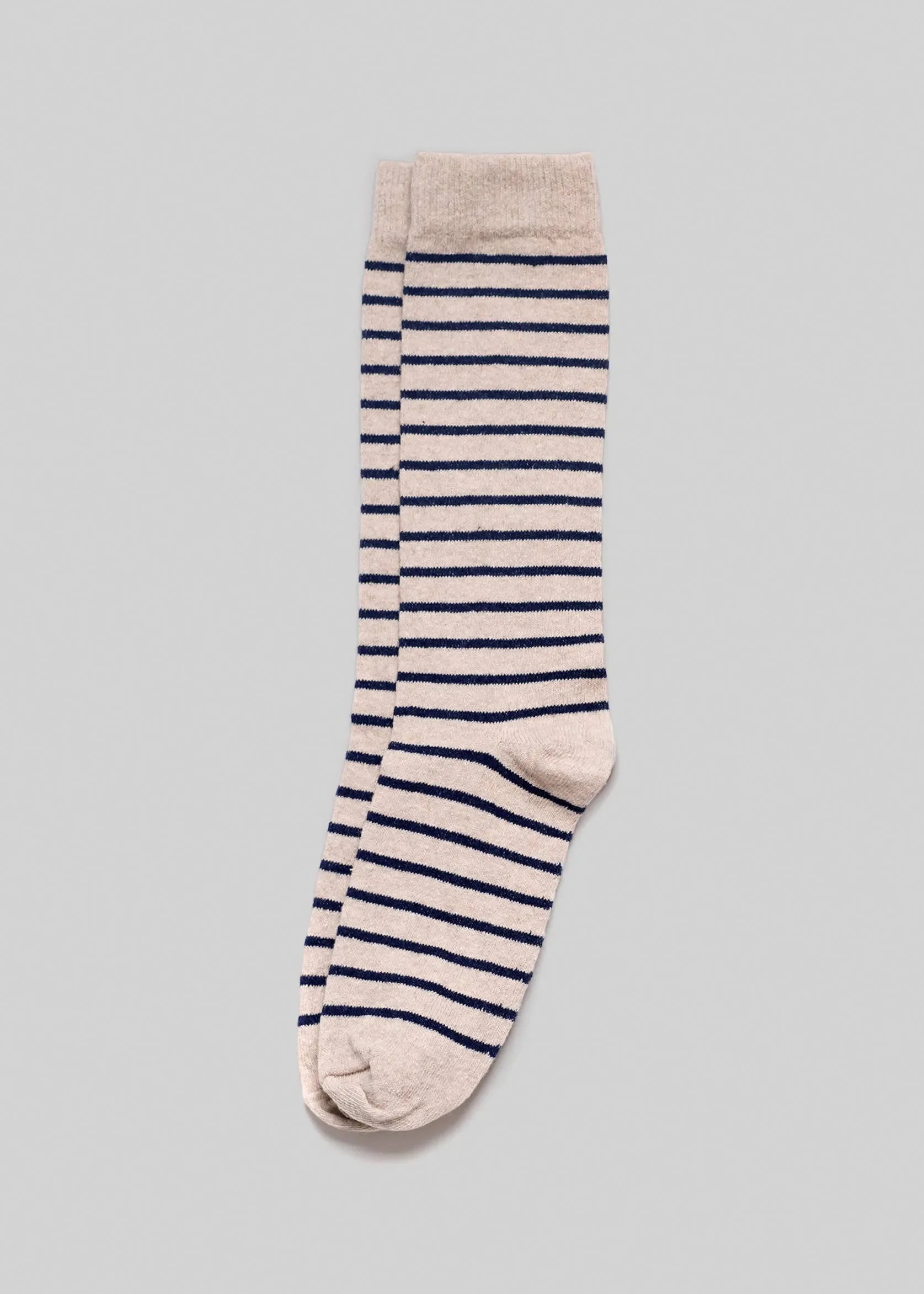 e500d7349c388a3705fb334fff7766b25f7eaf900fafbf564ed41f8465f37499 striped socks front