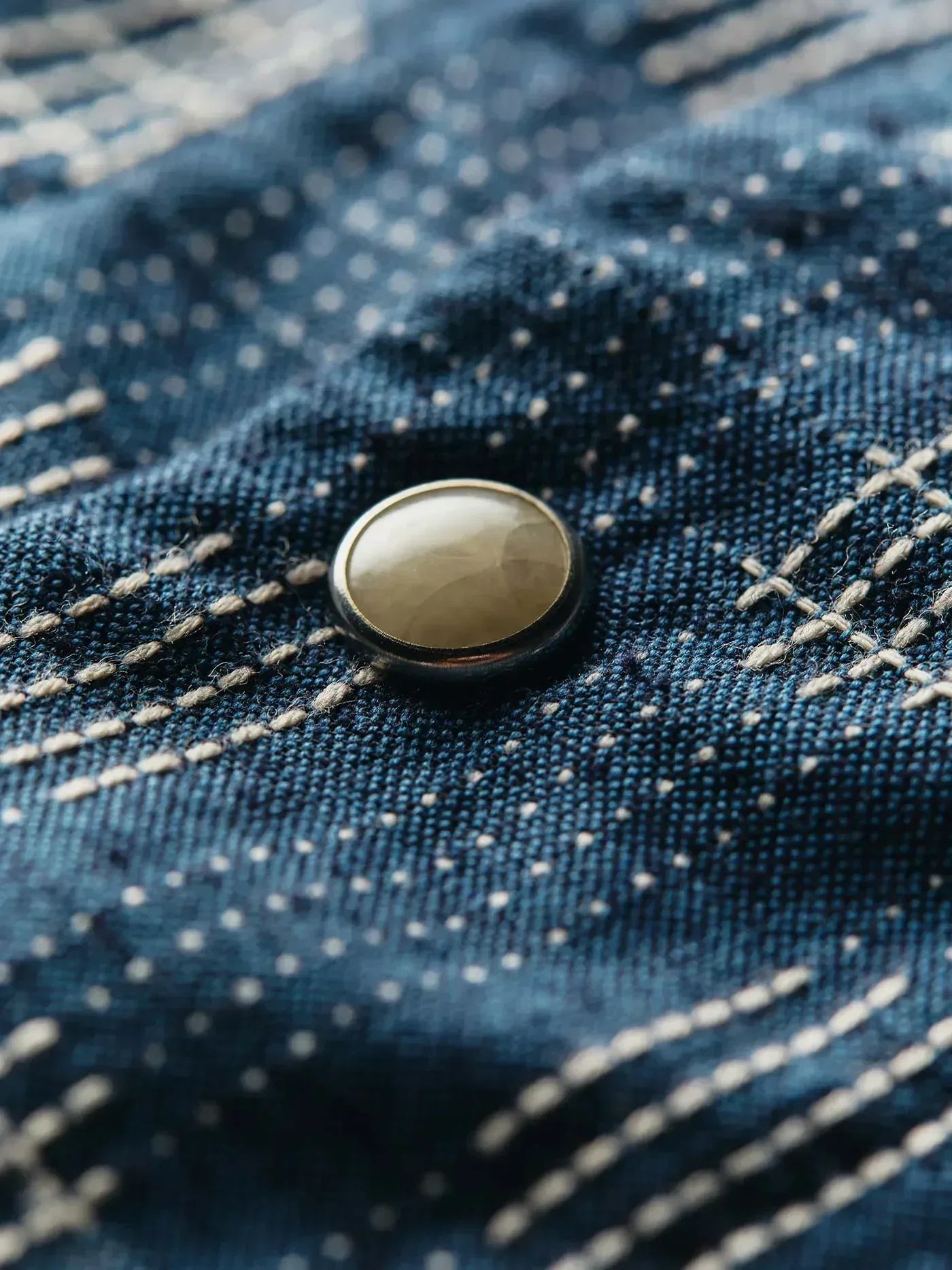 Richter-IndigoSashiko pearl snap button detail on indigo sashiko fabric front